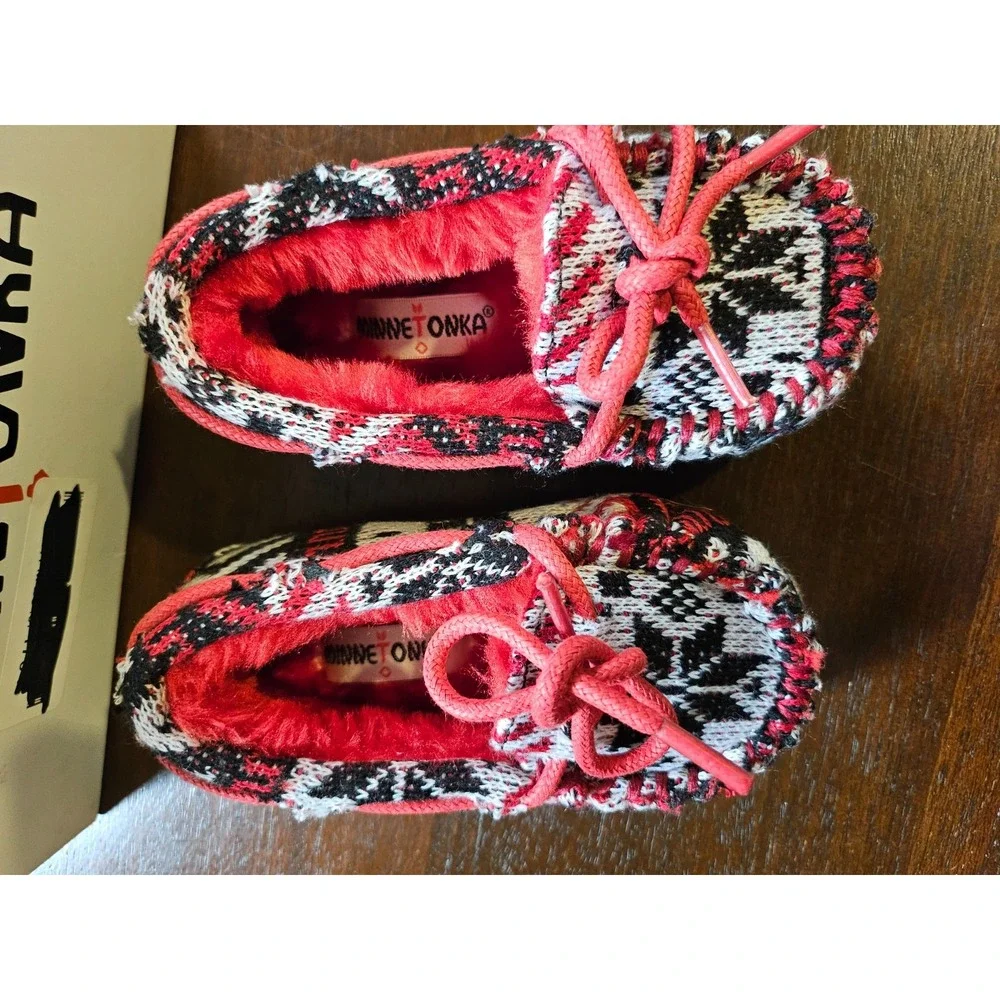 Minnetonka 4908 Cassie Kid/Girl Faux Fur Lined Slippers Snowflake Red - Size 7‎